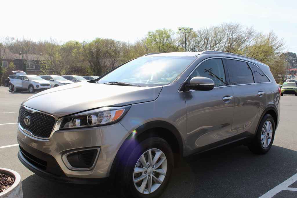 Used 2018 Kia Sorento LX image 1