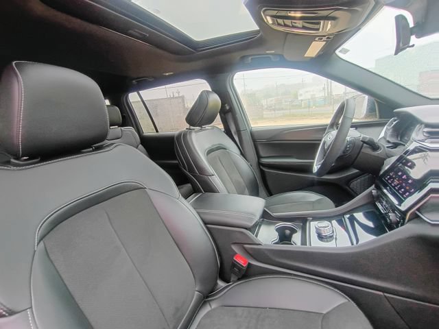 Used 2025 Jeep Grand Cherokee L Altitude RWD image 56
