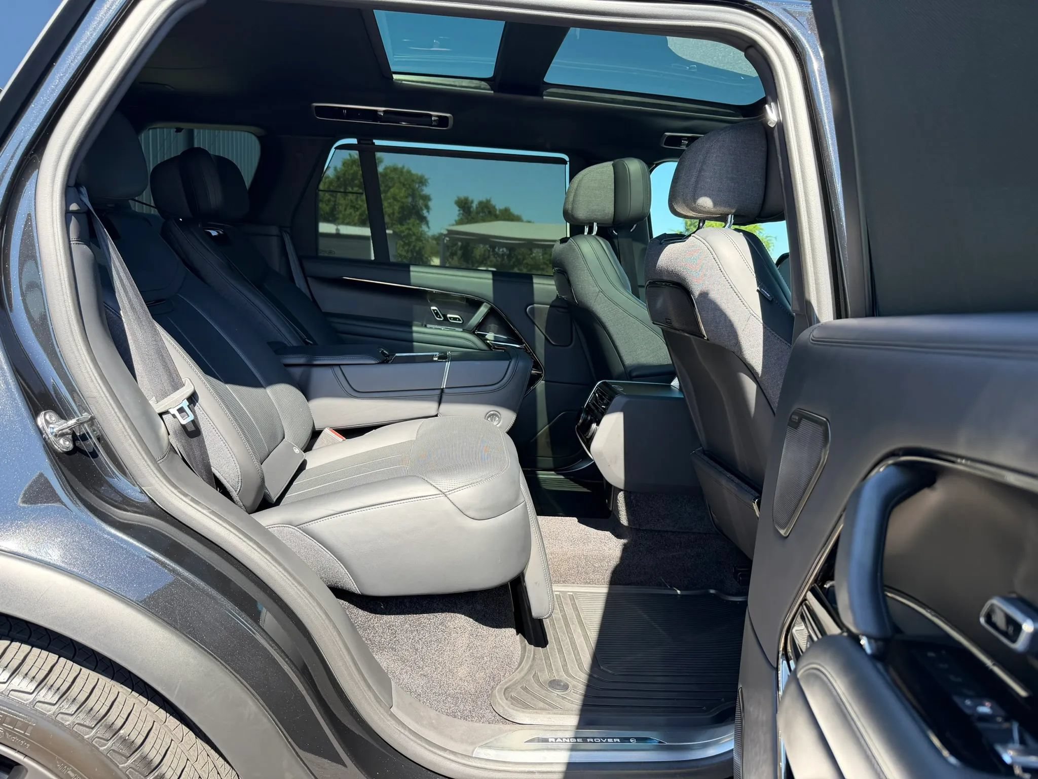 Used 2024 Land Rover Range Rover SV AWD/4WD image 35