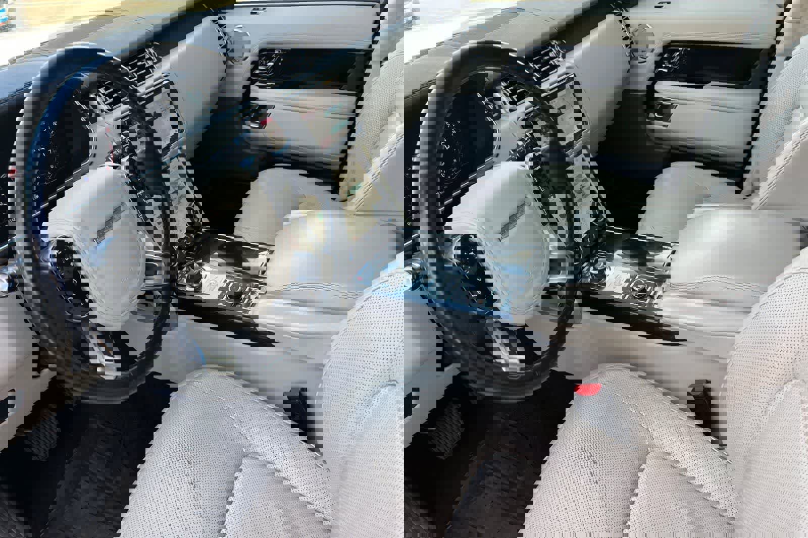 Used 2019 Land Rover Range Rover HSE image 14