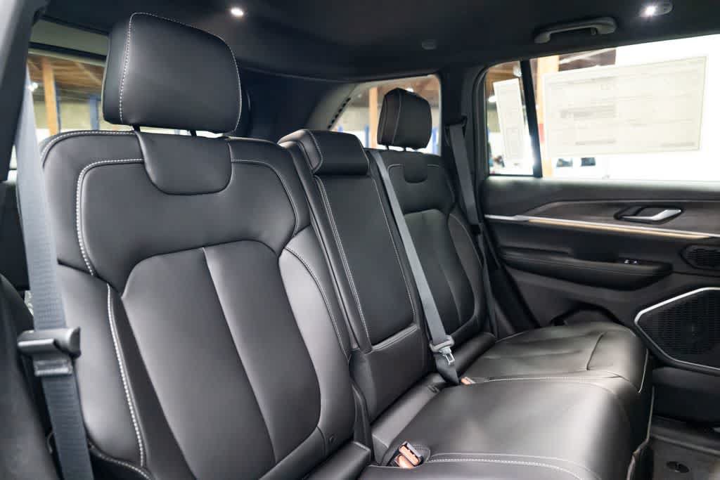 New 2026 Jeep Grand Cherokee Limited AWD/4WD image 32