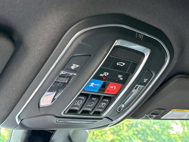 Used 2024 Jeep Grand Cherokee L Limited w/ Black Appearance Package AWD/4WD image 11