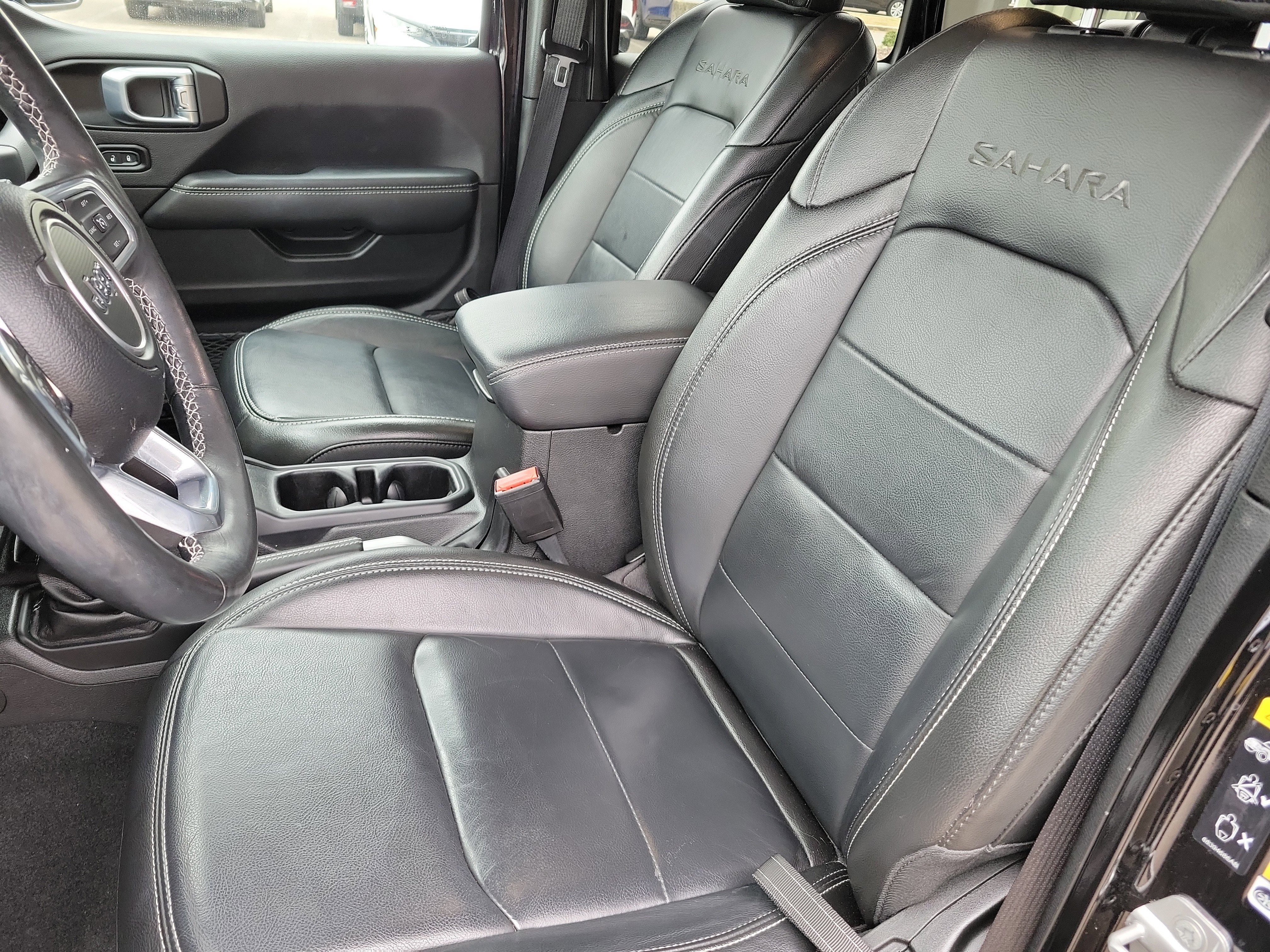 Used 2022 Jeep Wrangler Unlimited Sahara w/ Cold Weather Group image 4