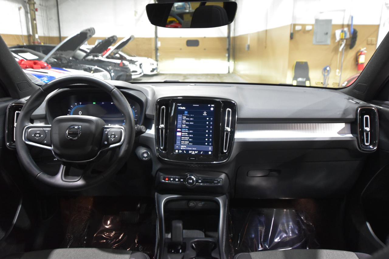 Used 2025 Volvo XC40 B5 Core image 37
