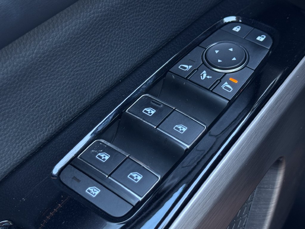 Used 2023 Nissan Pathfinder Platinum AWD/4WD image 34