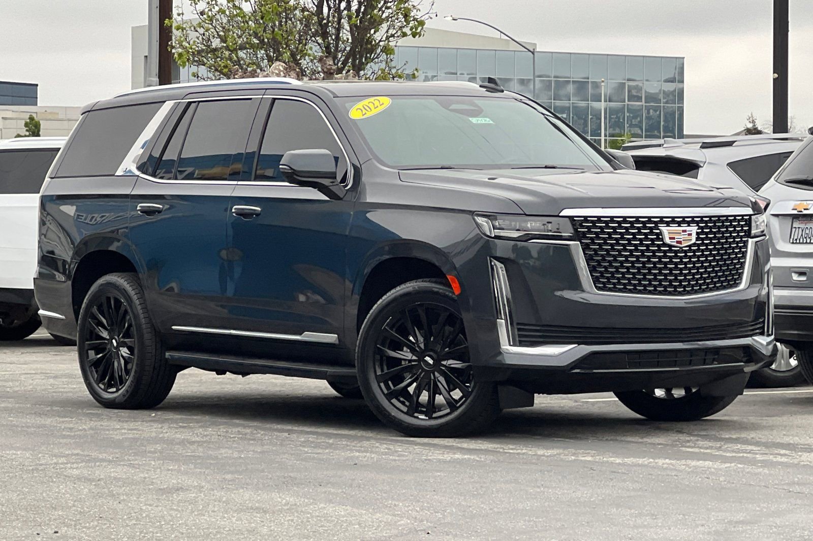 Used 2022 Cadillac Escalade Luxury image 2