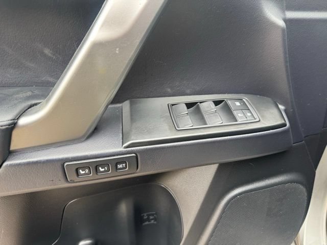 Used 2023 Lexus GX 460 Premium w/ Accessory Package AWD/4WD image 17