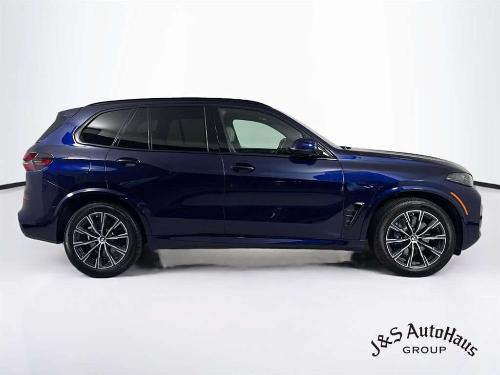 Used 2025 BMW X5 xDrive40i w/ M Sport Package AWD/4WD image 8