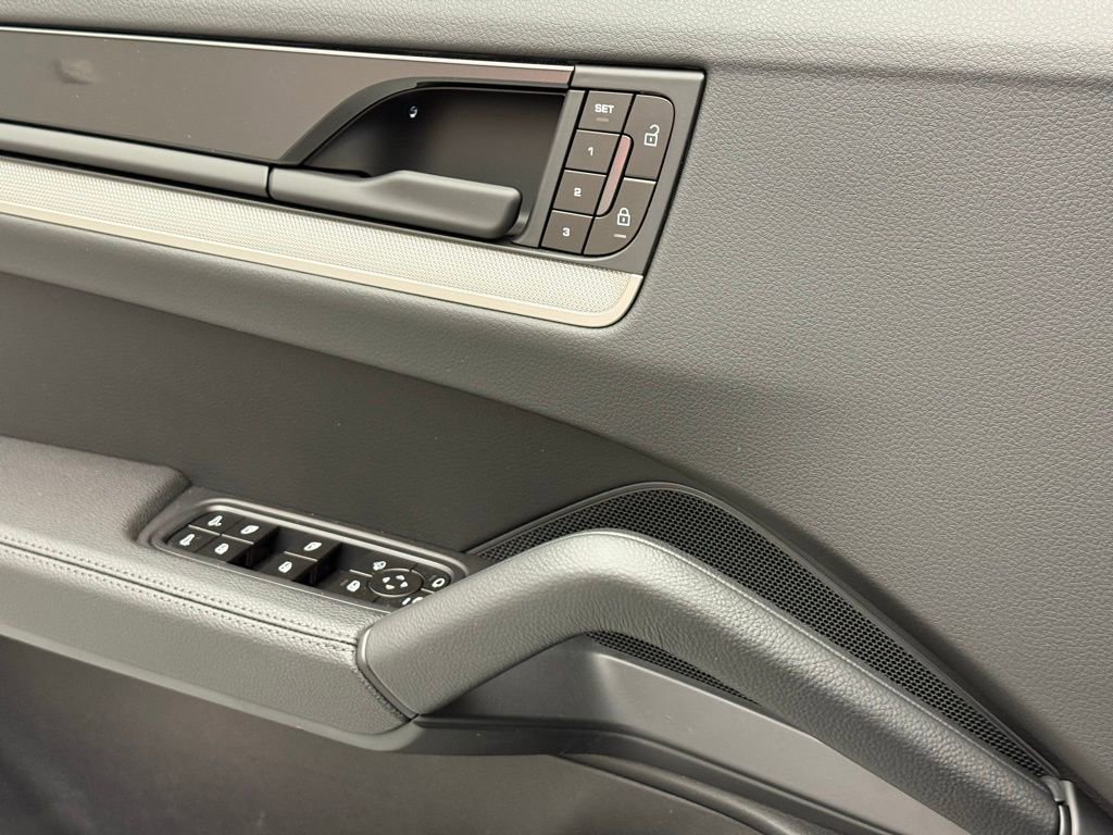 Certified 2025 Porsche Cayenne Coupe image 20