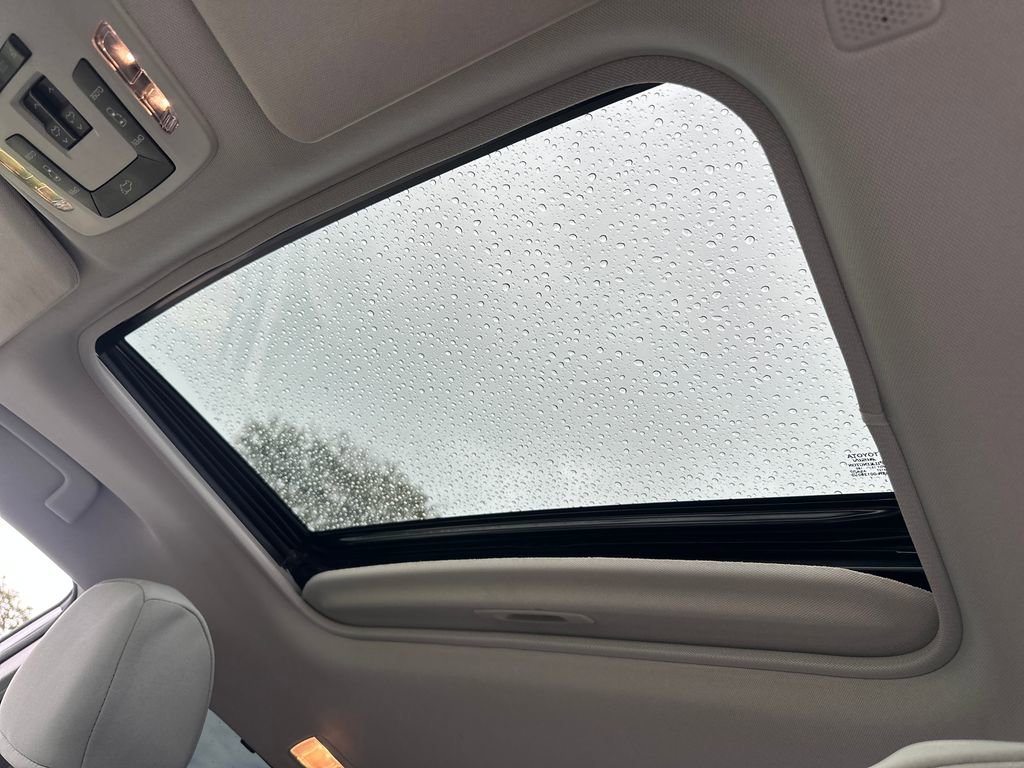 Used 2023 Toyota Sienna XLE image 19