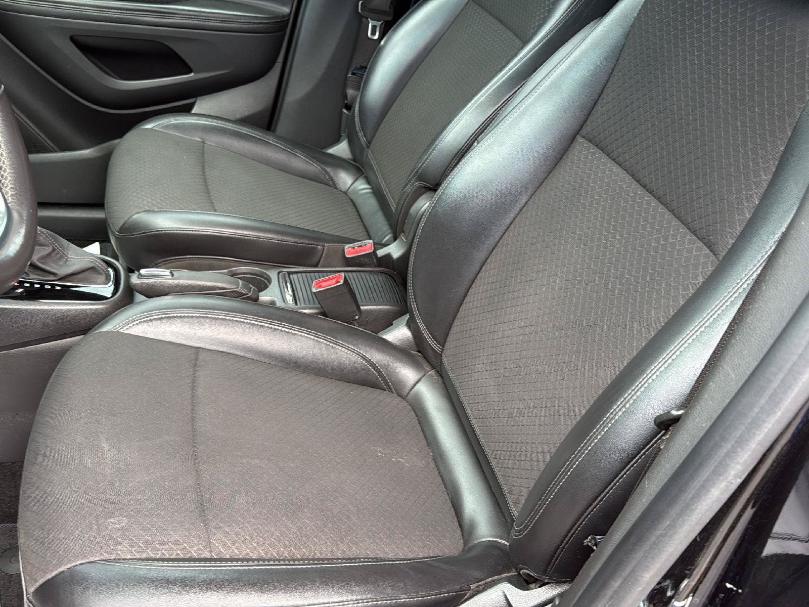 Used 2021 Buick Encore Preferred AWD/4WD image 22