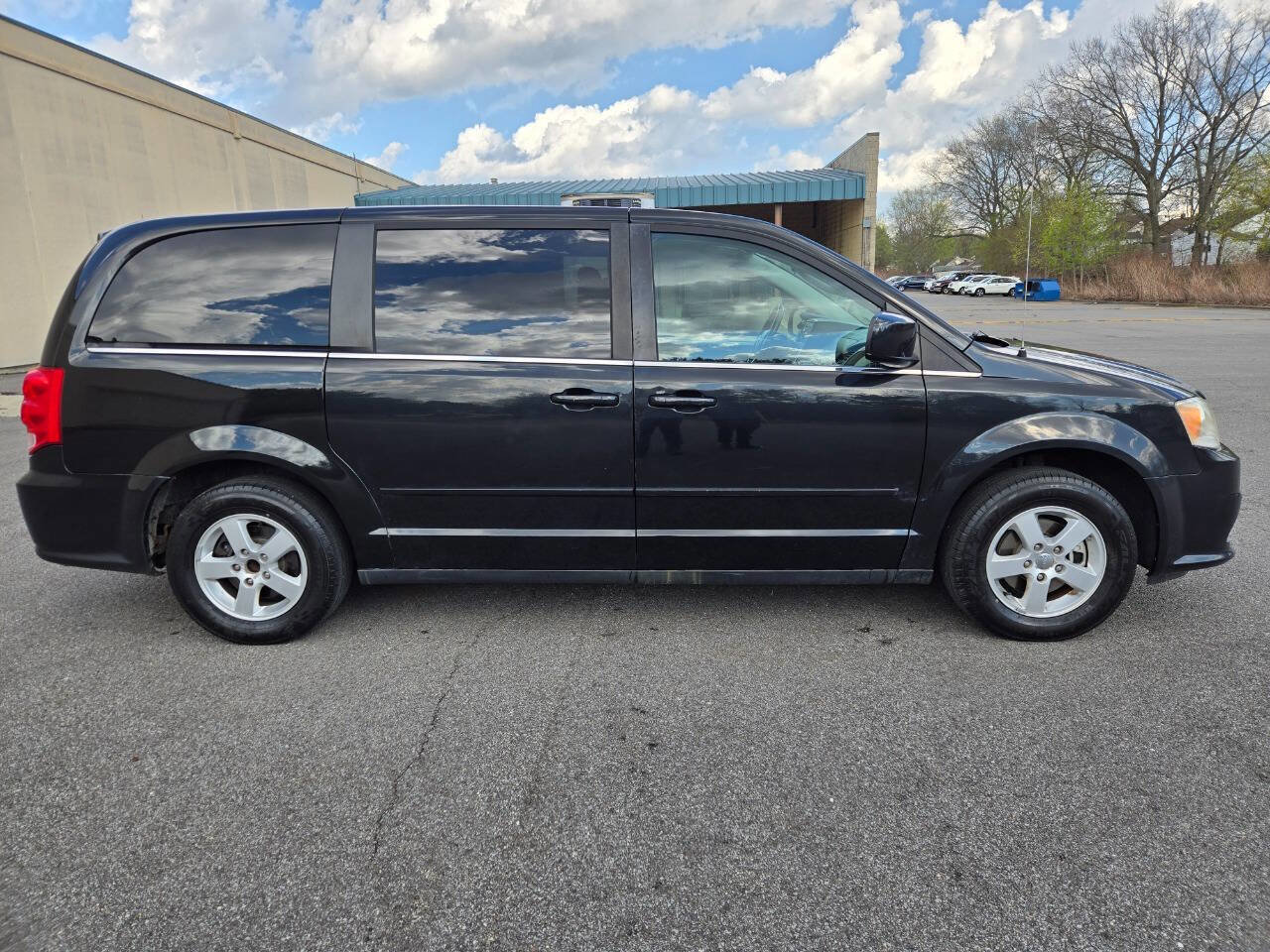 Used 2012 Dodge Grand Caravan Crew FWD image 12