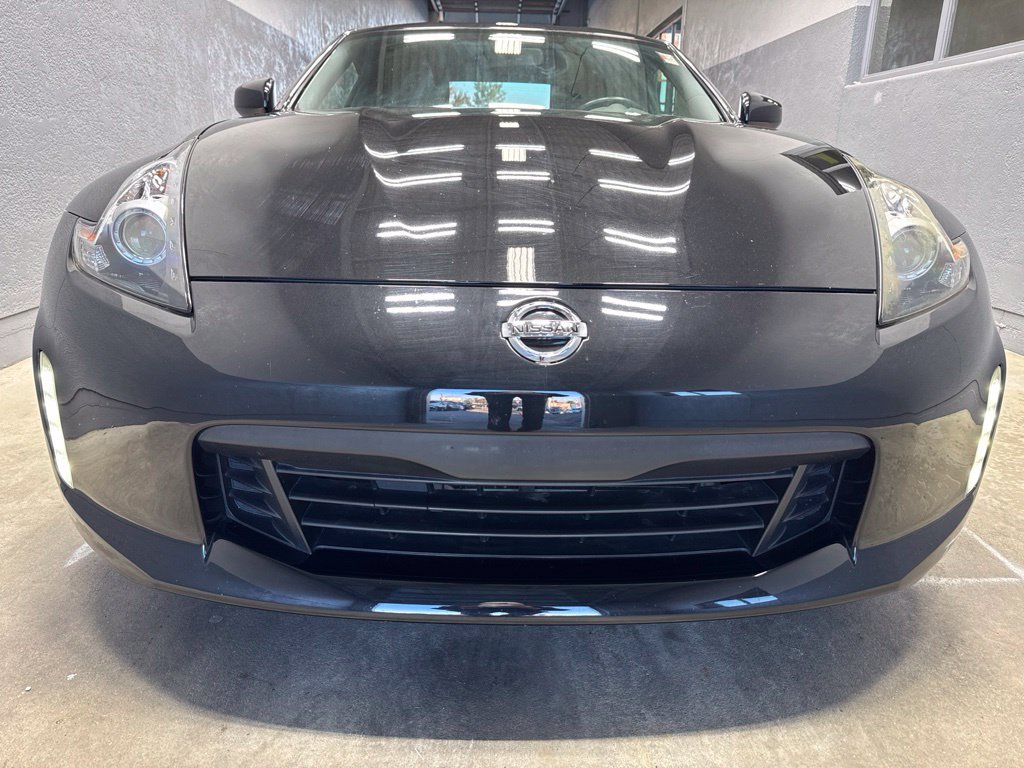 Used 2018 Nissan 370Z Coupe RWD image 5