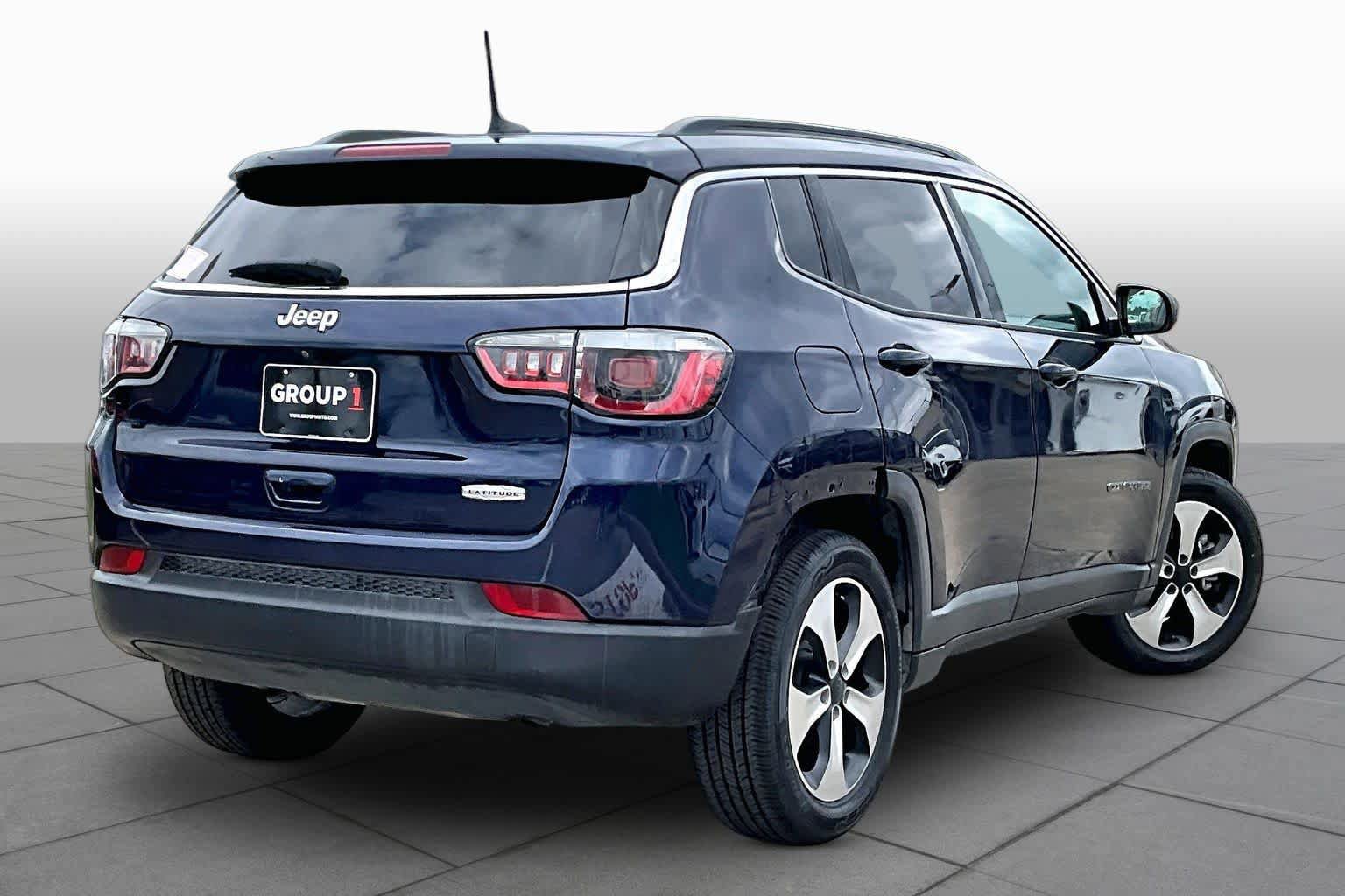 Used 2018 Jeep Compass Latitude w/ Popular Equipment Group FWD image 12