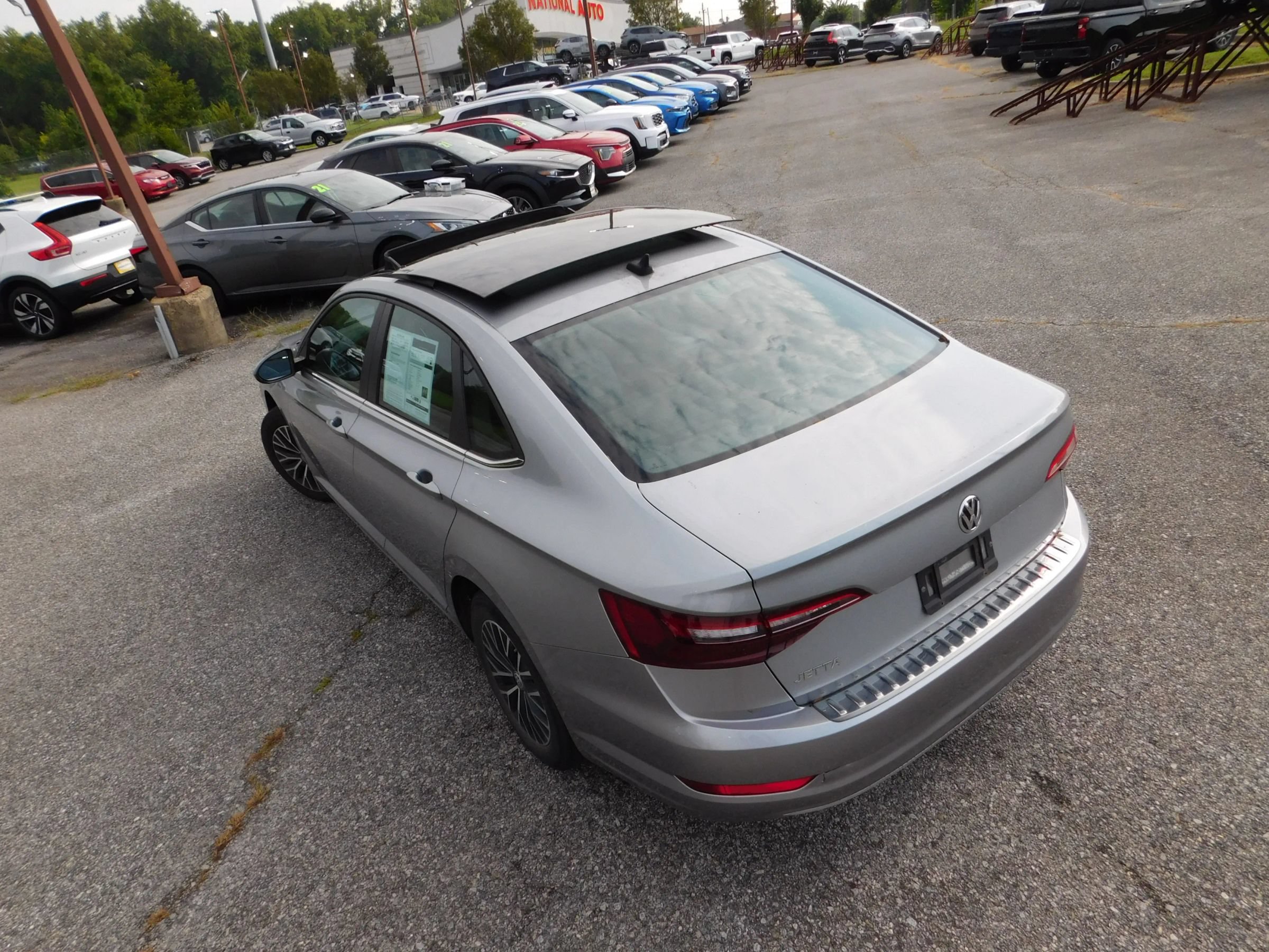 Used 2020 Volkswagen Jetta SE w/ SE Cold Weather Package FWD image 7
