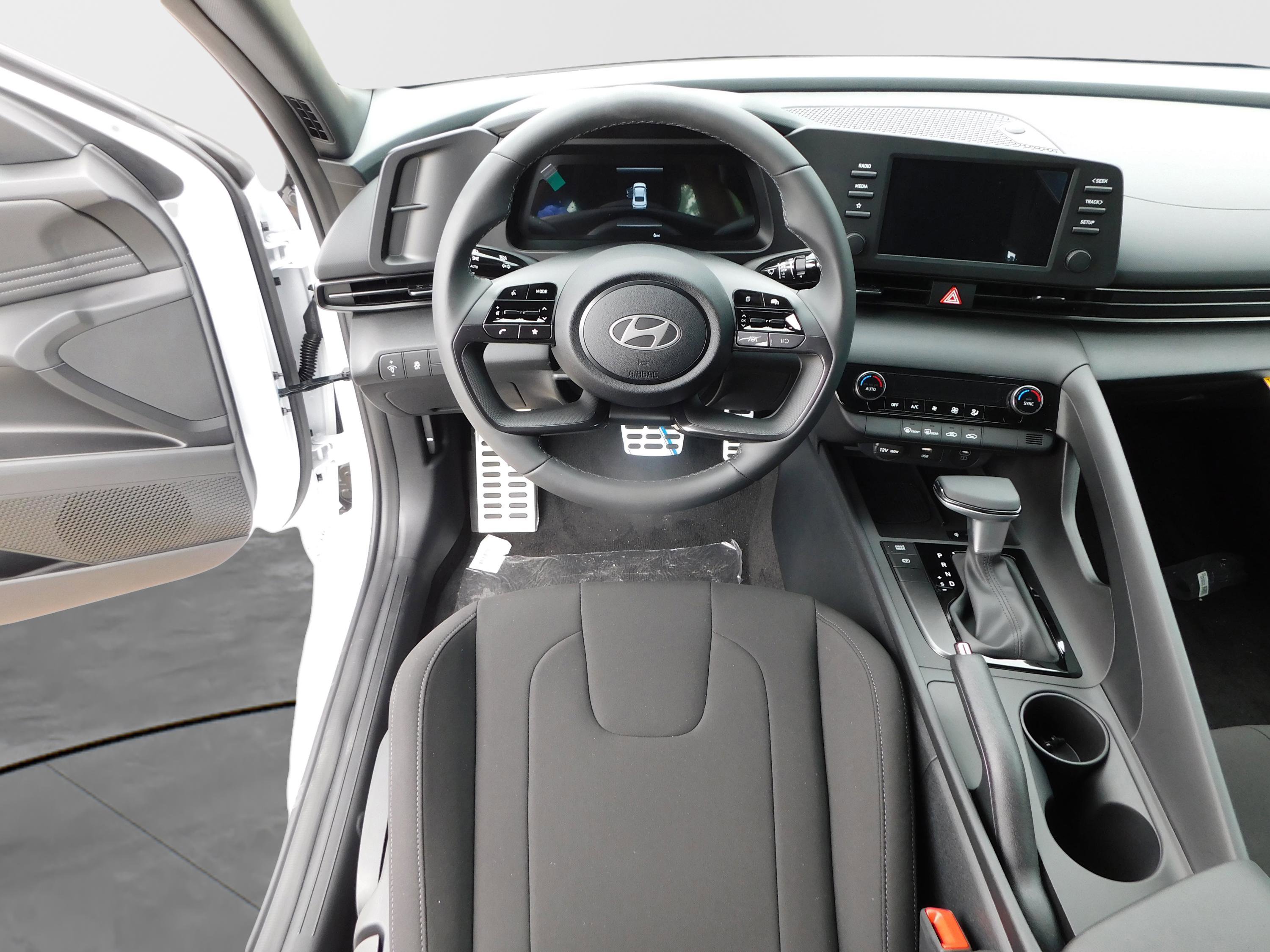 Certified 2025 Hyundai Elantra Sport image 11