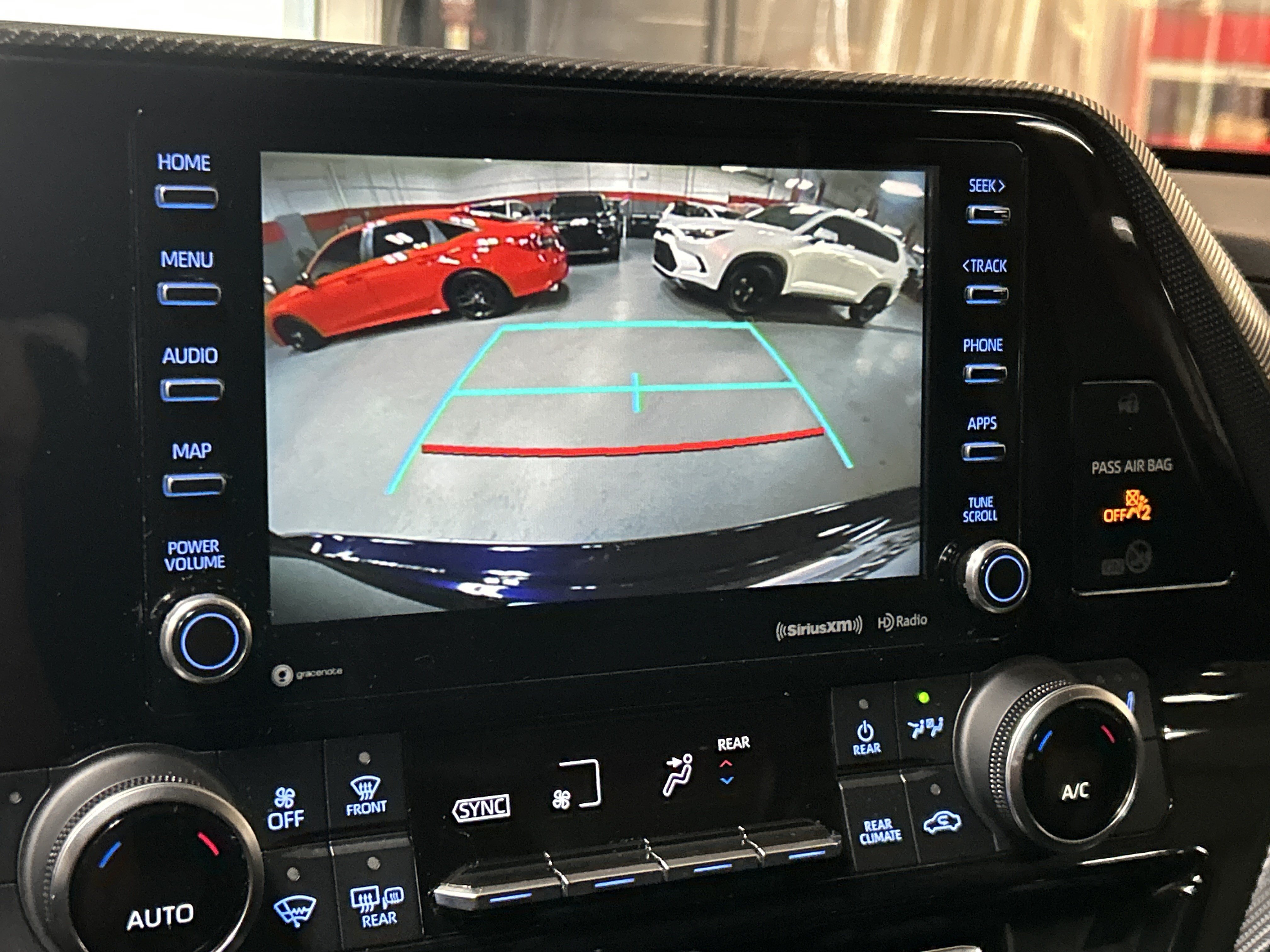 Used 2021 Toyota Highlander XSE FWD image 18