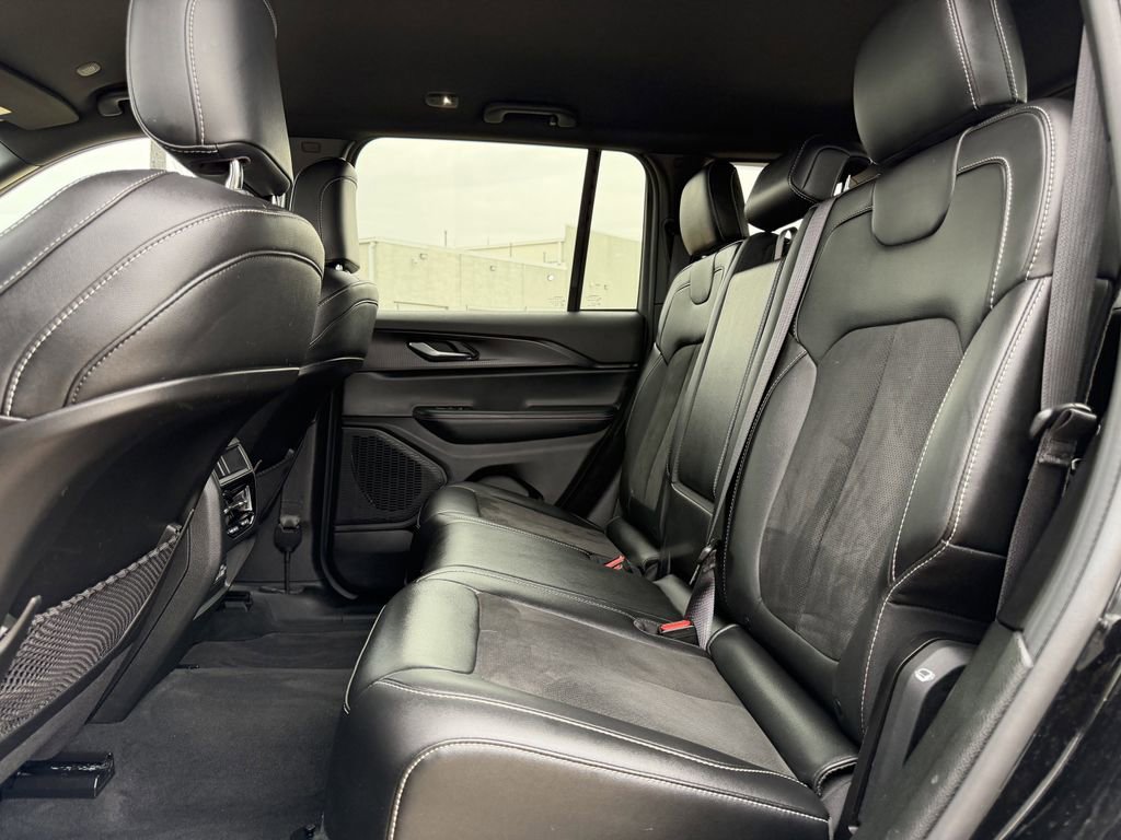 Used 2025 Jeep Grand Cherokee Altitude AWD/4WD image 29