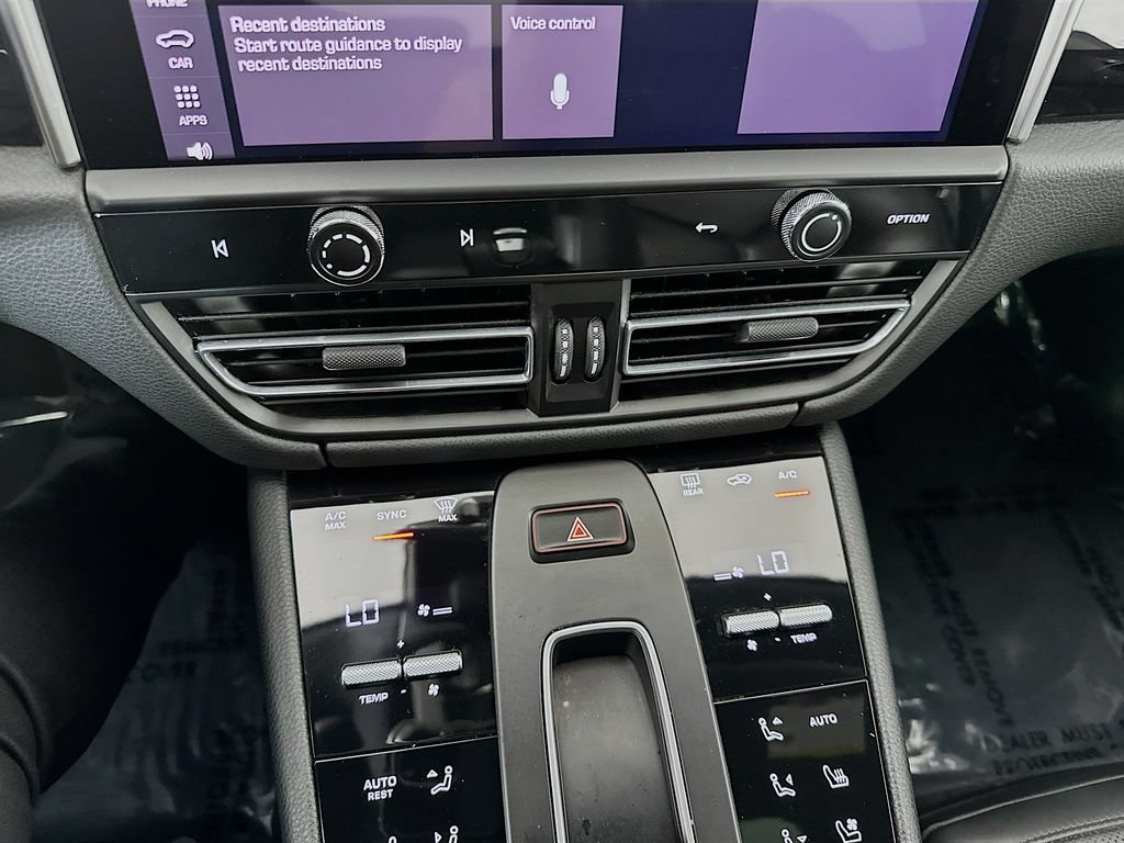 Certified 2022 Porsche Macan AWD/4WD image 18