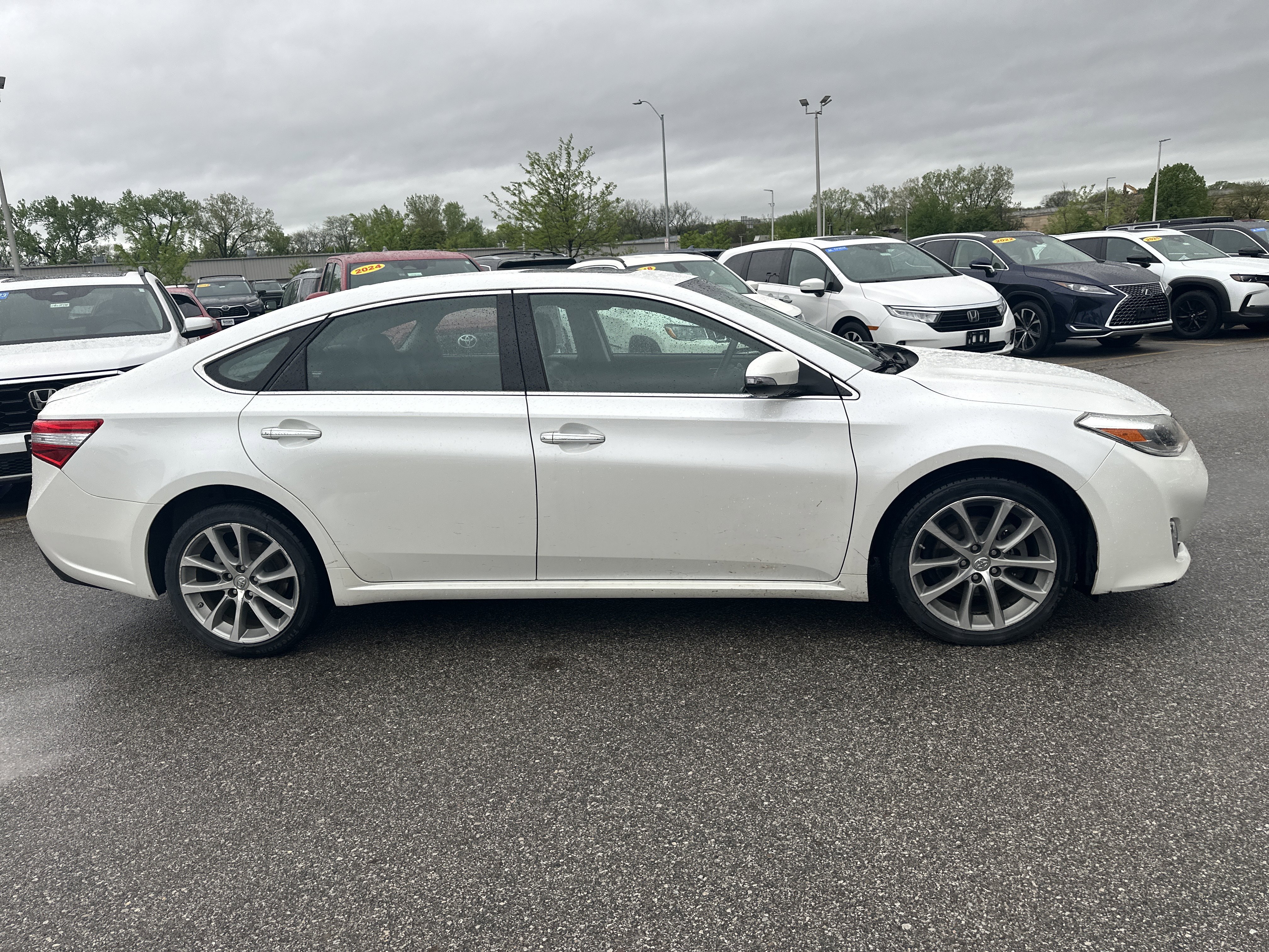 Used 2015 Toyota Avalon XLE Touring FWD image 3