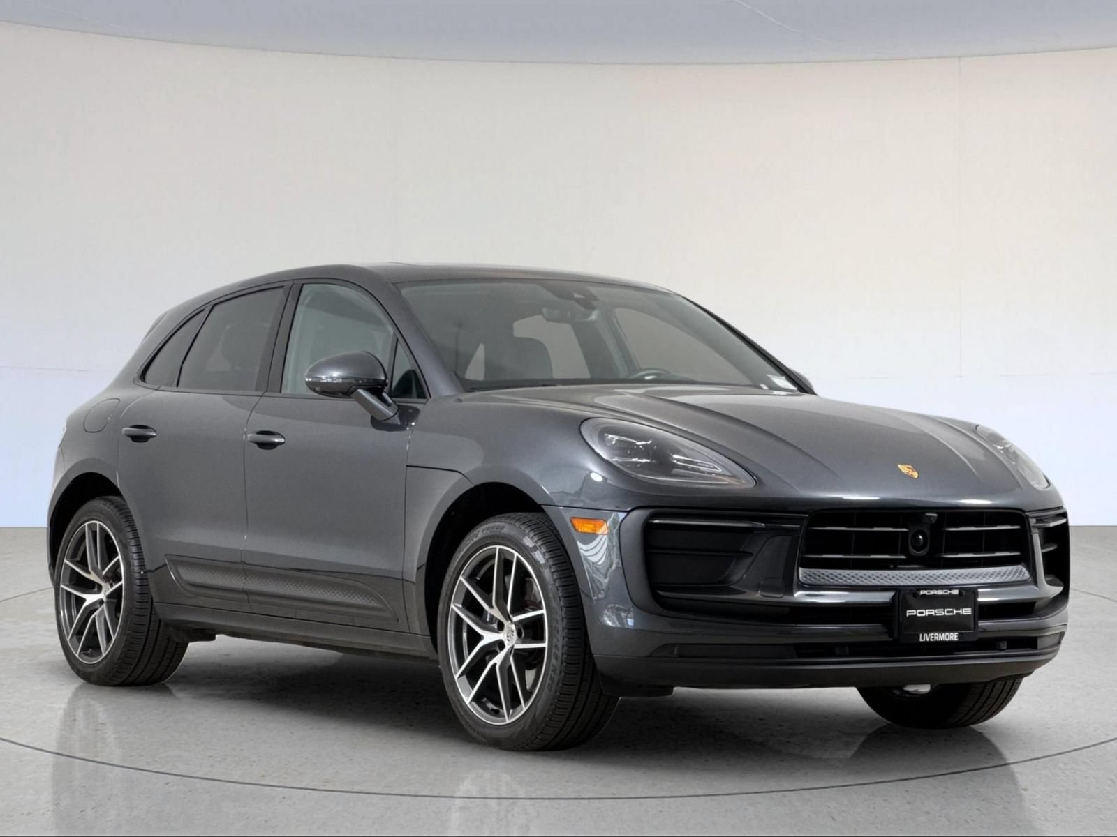 Certified 2025 Porsche Macan w/ Premium Package Plus AWD/4WD image 10