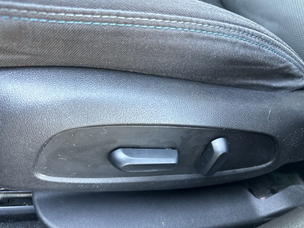 Used 2018 Chevrolet Cruze LT w/ Convenience Package FWD image 17