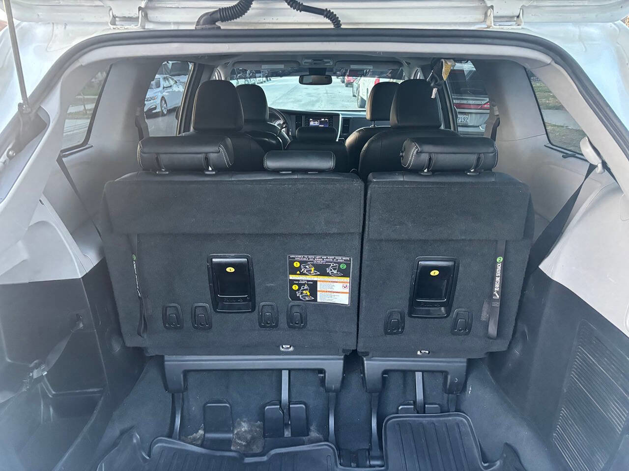 Used 2020 Toyota Sienna SE w/ Carpet Mat Package FWD image 14