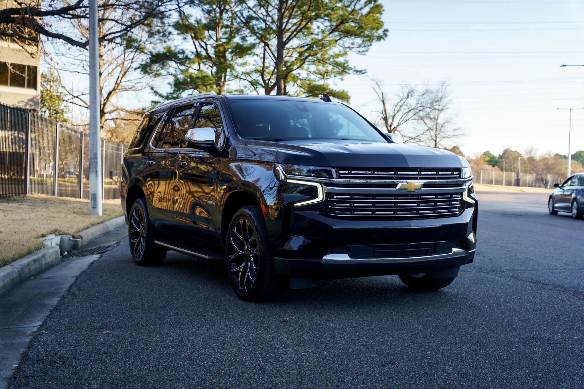 Used 2021 Chevrolet Tahoe Premier w/ Premium Package image 3