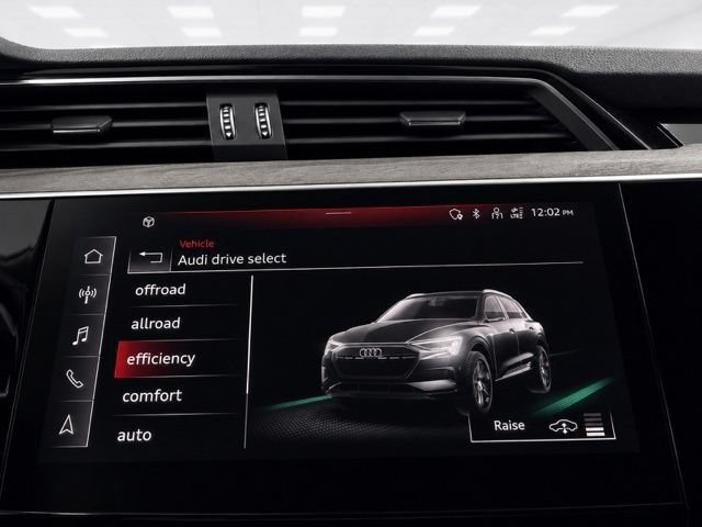 Used 2021 Audi e-tron Premium AWD/4WD image 33