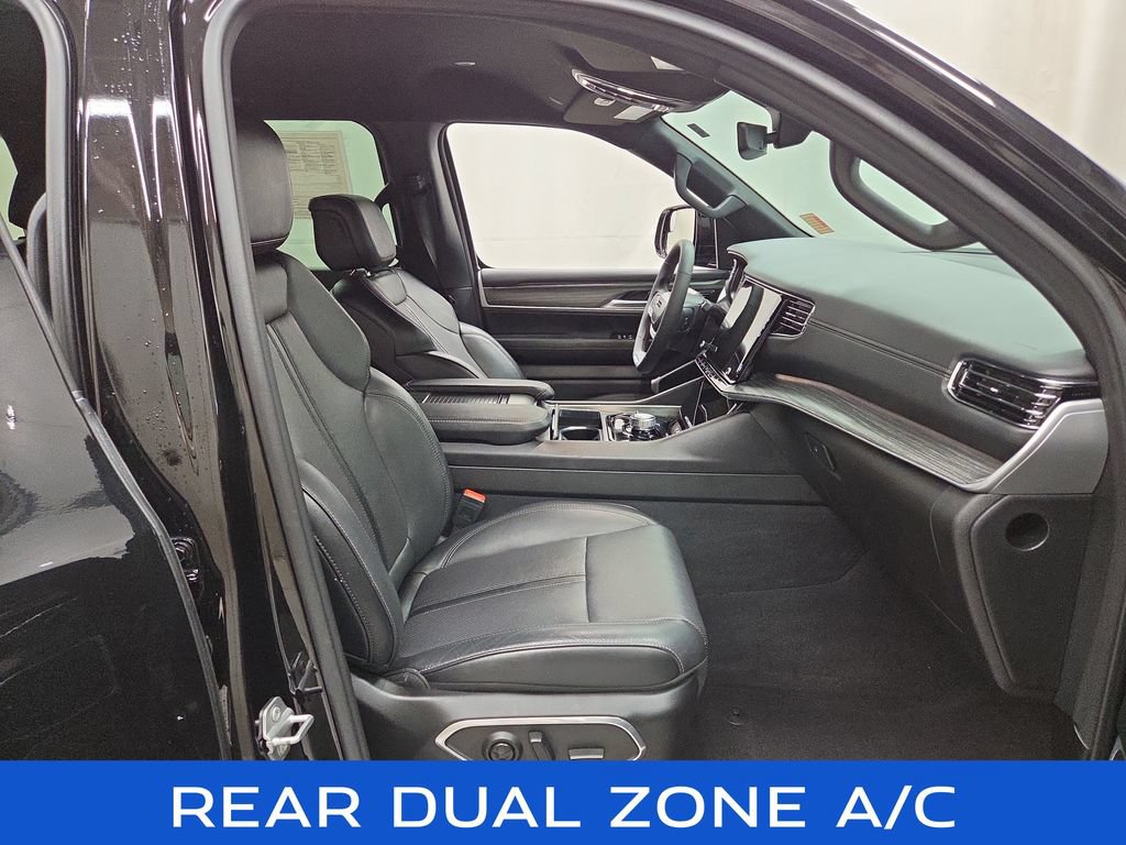 Used 2023 Jeep Wagoneer Series II AWD/4WD image 12