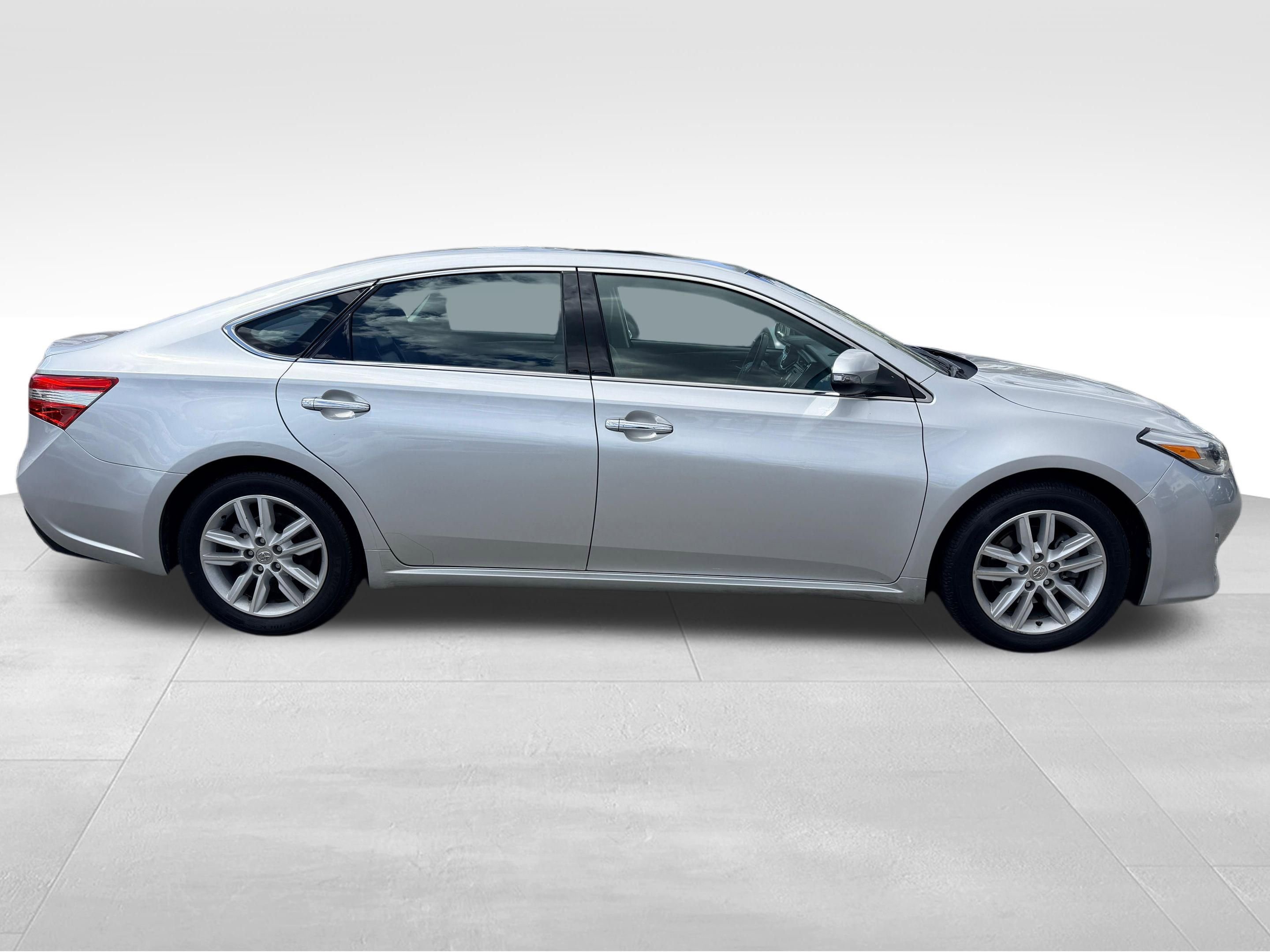 Used 2014 Toyota Avalon XLE Premium FWD image 4