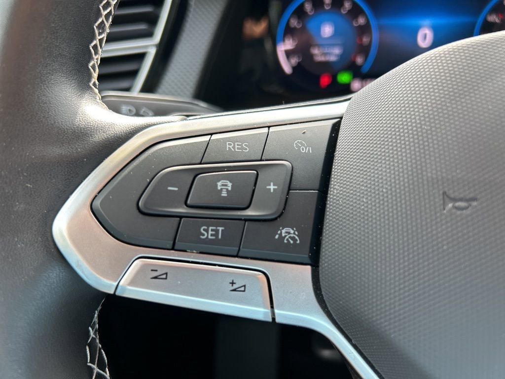 Used 2025 Volkswagen Atlas Cross Sport SEL image 21