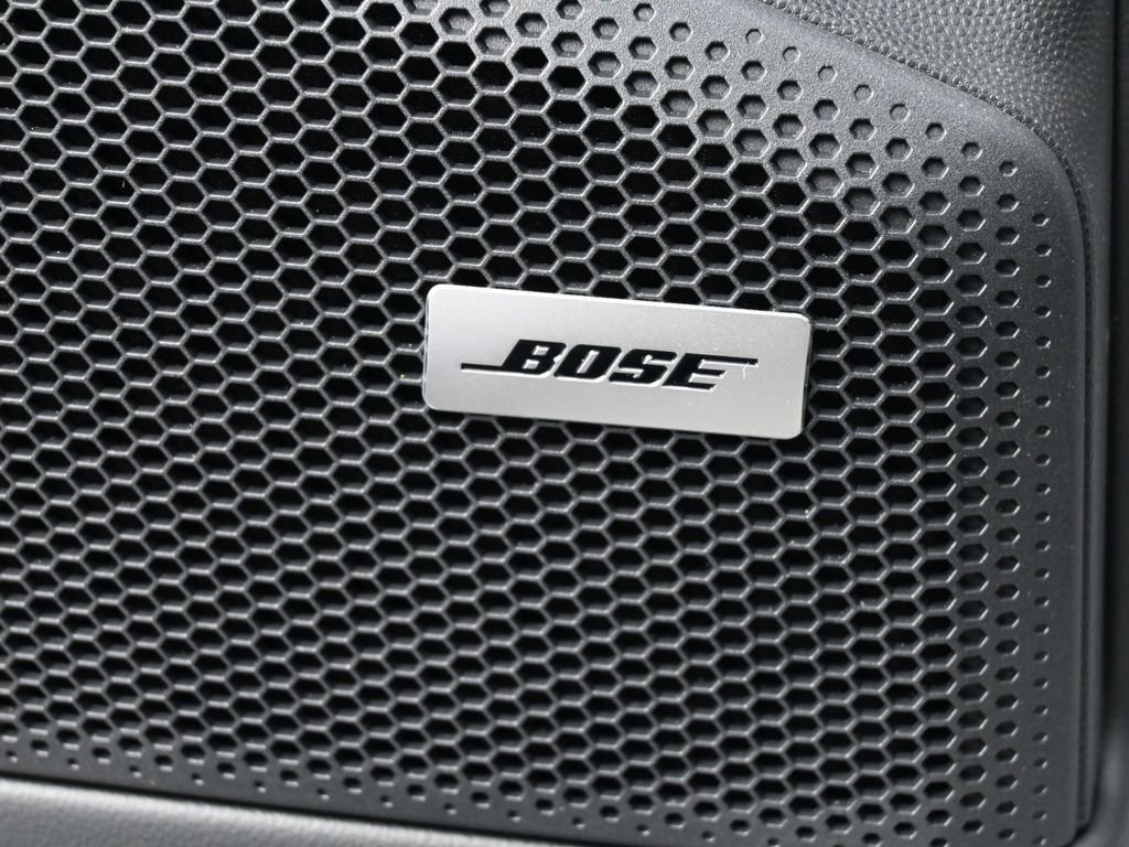 Certified 2025 Porsche Macan Electric image 24