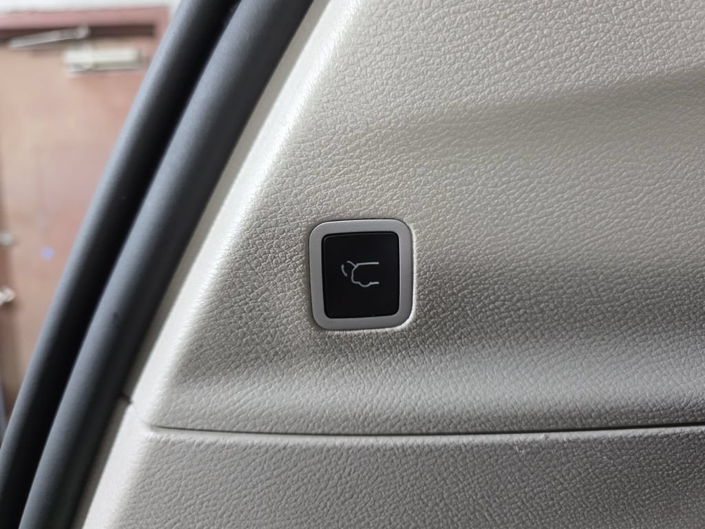 Used 2023 Chrysler Pacifica Touring-L FWD image 15