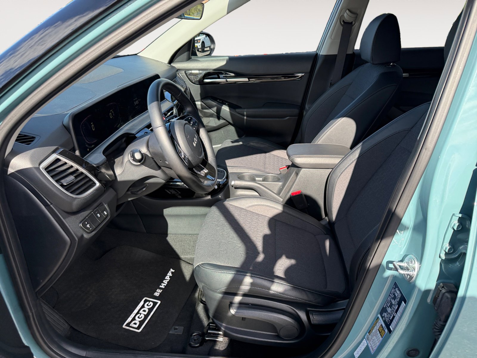 Certified 2025 Kia Seltos S image 10