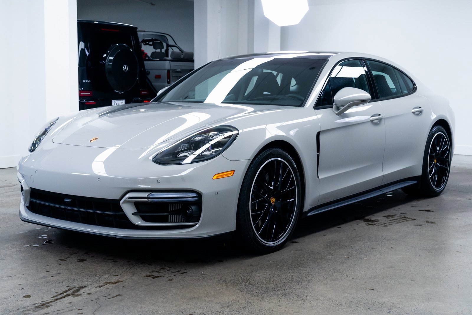 Used 2023 Porsche Panamera GTS image 3