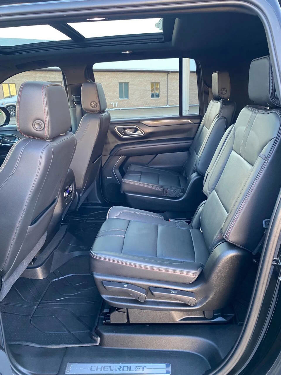 Used 2021 Chevrolet Suburban RST w/ Luxury Package image 25