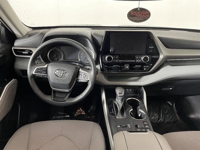 Used 2023 Toyota Highlander LE image 12