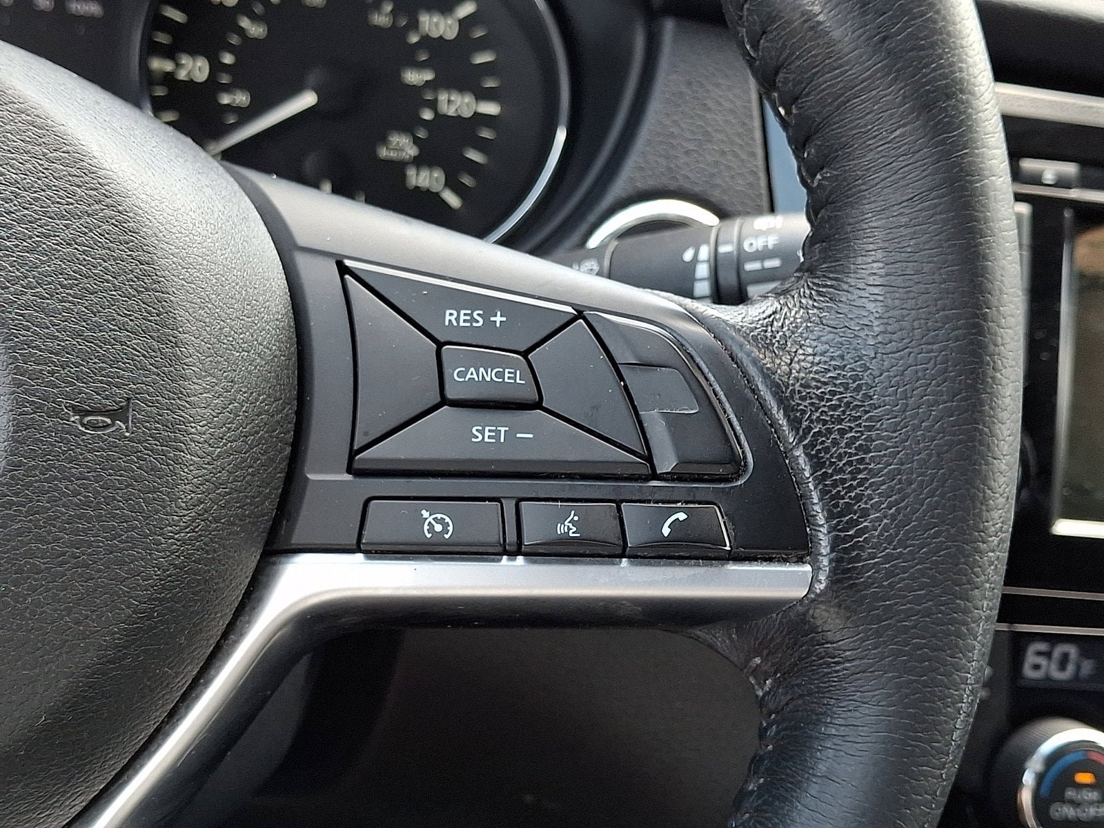 Used 2018 Nissan Rogue SV AWD/4WD image 22