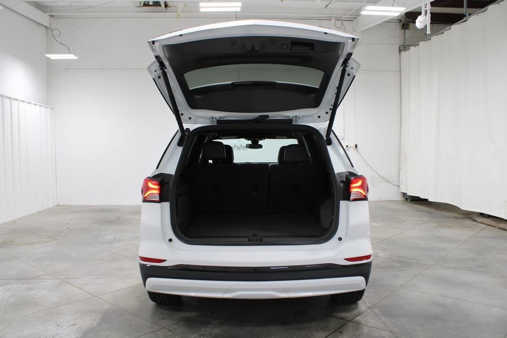 Used 2024 Chevrolet Equinox RS w/ RS Leather Package image 33