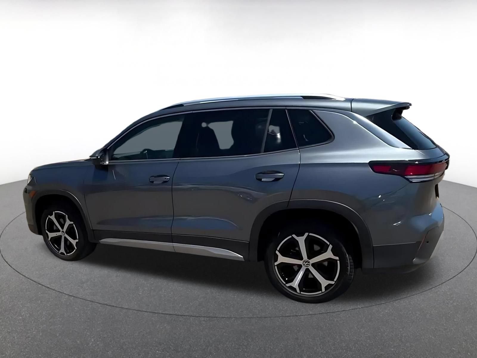 Used 2026 Volkswagen Tiguan SE AWD/4WD image 10