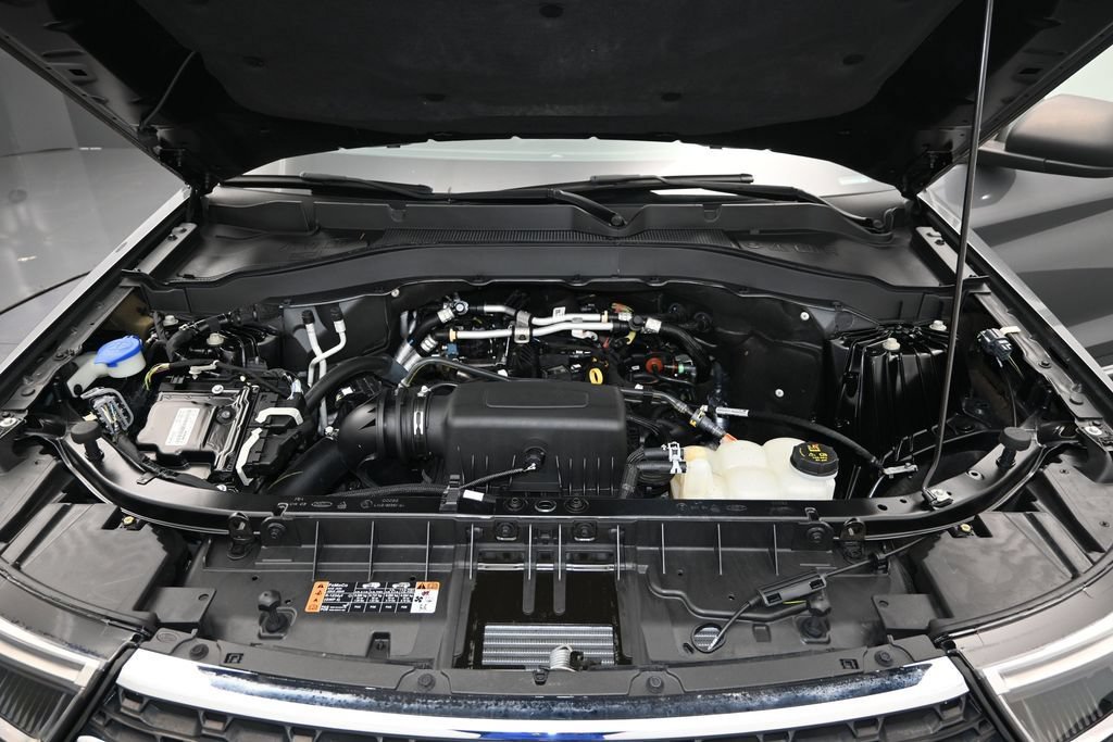 Used 2022 Ford Explorer XLT w/ Equipment Group 202A RWD image 12