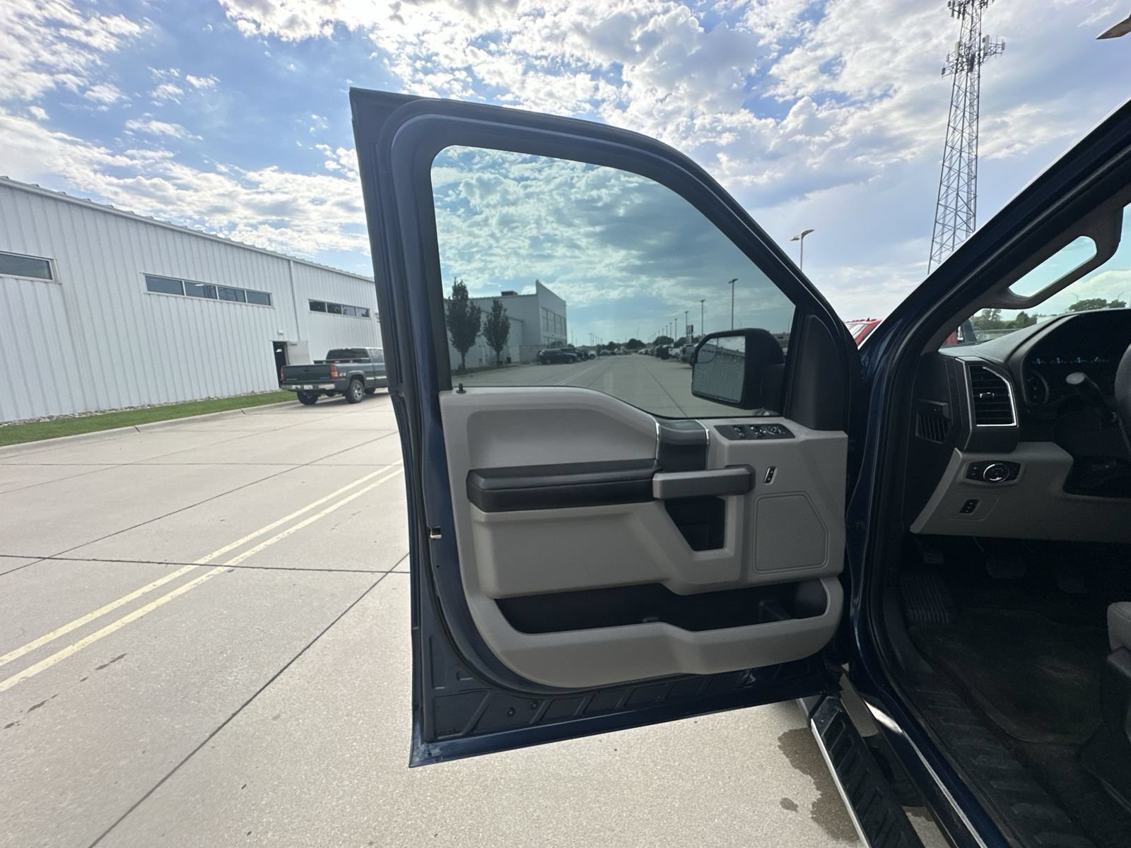 Used 2016 Ford F150 XLT w/ Equipment Group 302A Luxury AWD/4WD image 23
