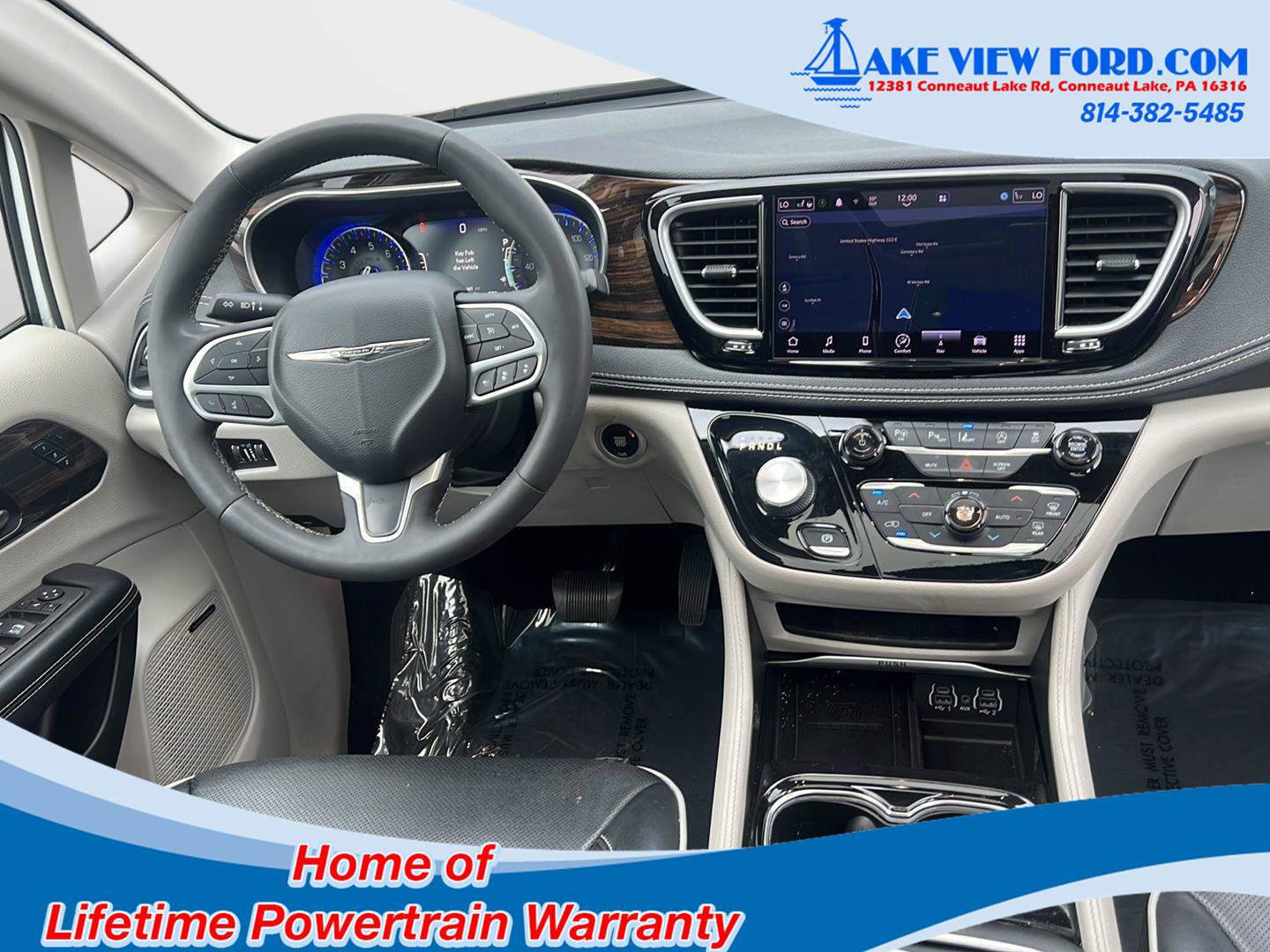 Used 2022 Chrysler Pacifica Limited FWD image 2