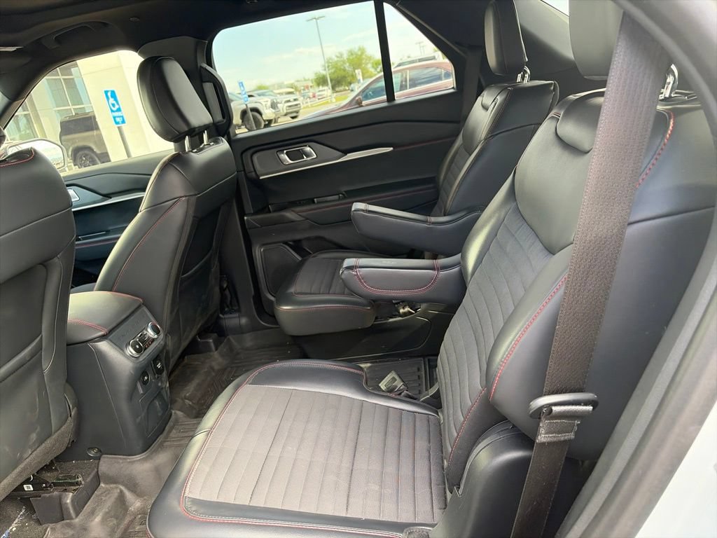 Used 2026 Ford Explorer ST-Line w/ ST-Line Street Pack AWD/4WD image 9