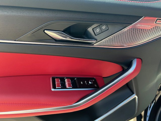 New 2025 Jaguar F-PACE R-Dynamic S image 15