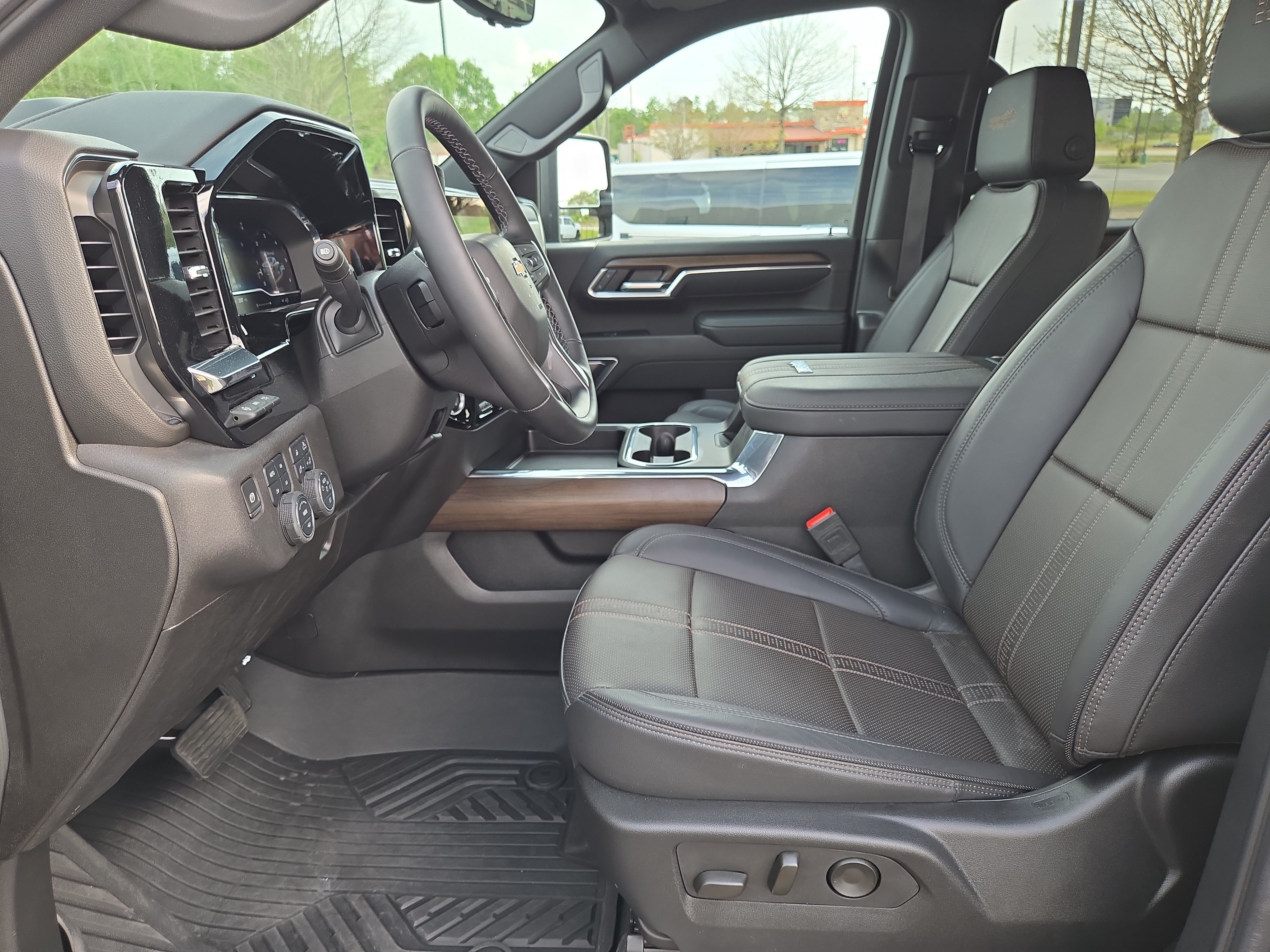 Used 2025 Chevrolet Silverado 2500 High Country w/ Technology Package AWD/4WD image 24