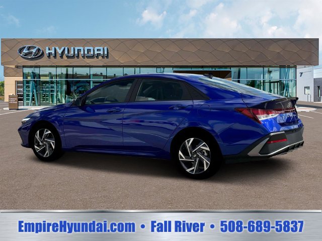 Certified 2025 Hyundai Elantra Sport FWD image 4