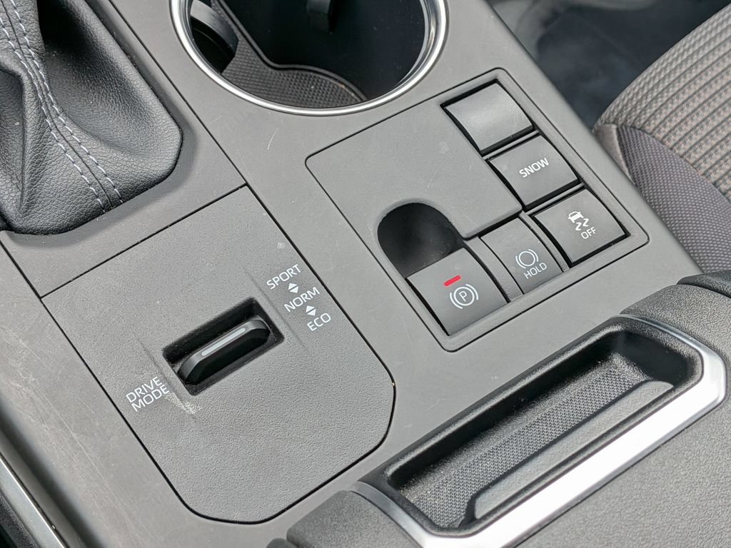 Used 2023 Toyota Highlander LE FWD image 29