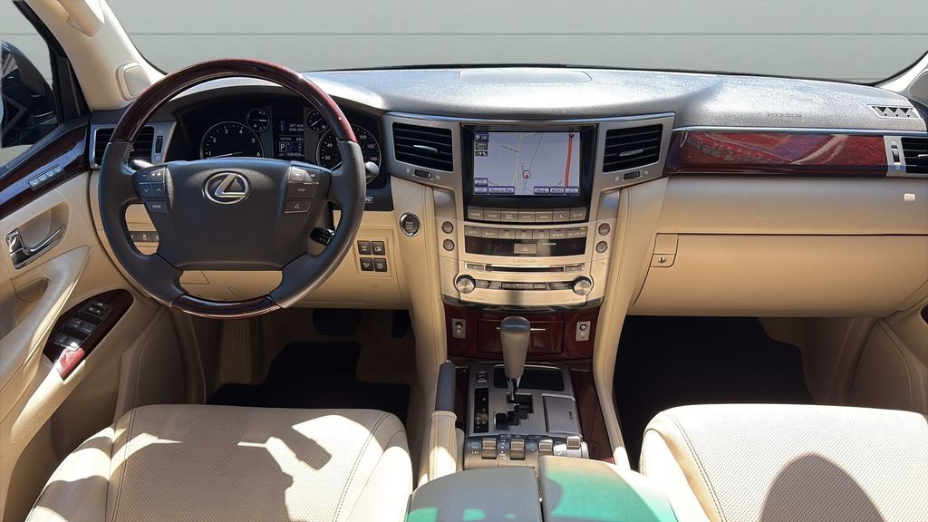 Used 2015 Lexus LX 570 4WD w/ Luxury Package image 12